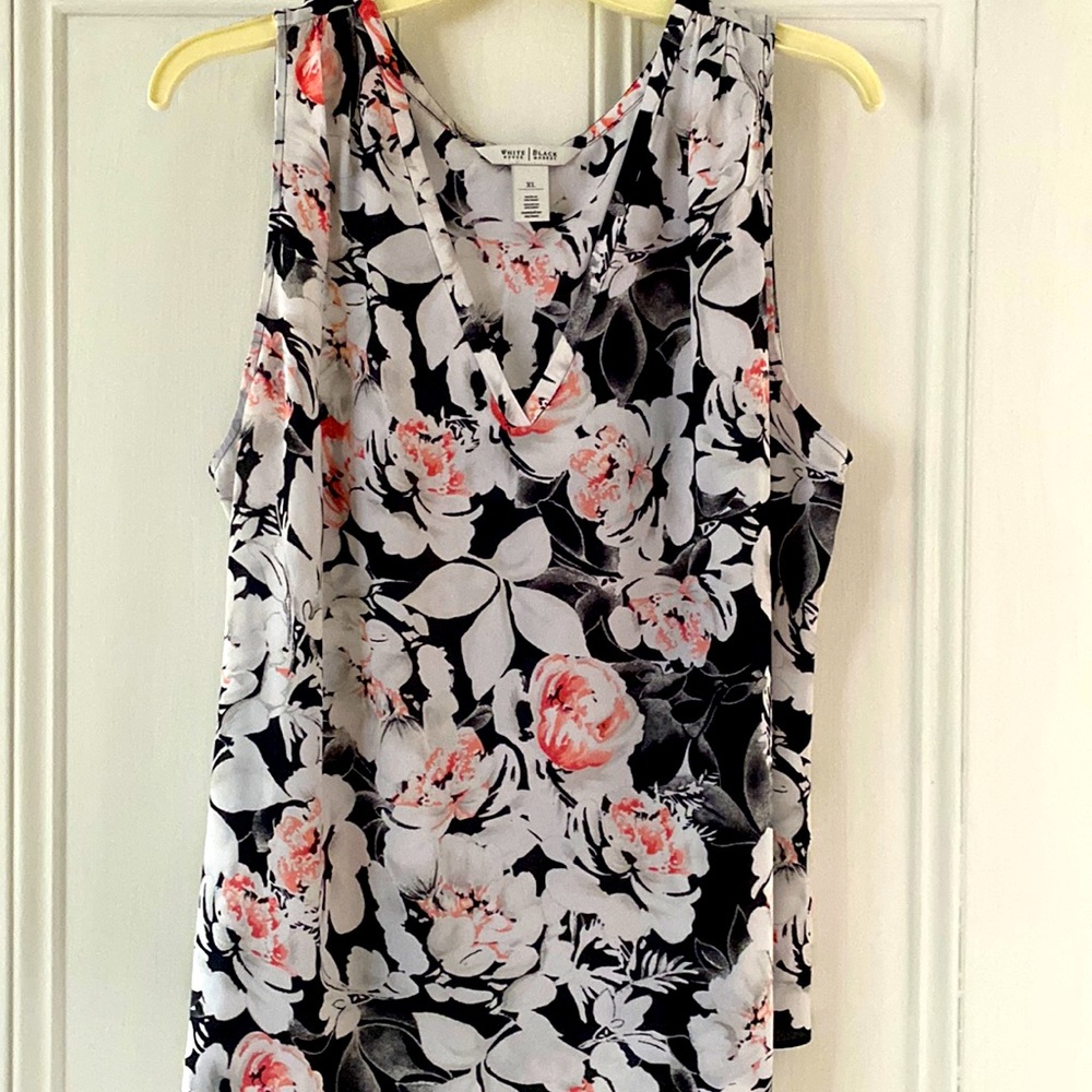 Wear anytime sleeveless tunic top